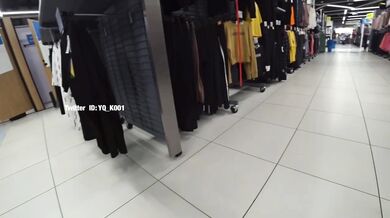 【最新性爱泄密】推特绿帽大神YQ未流出劲作《商场试衣间淫欲露出》美乳丰臀身材真不错 太大胆了